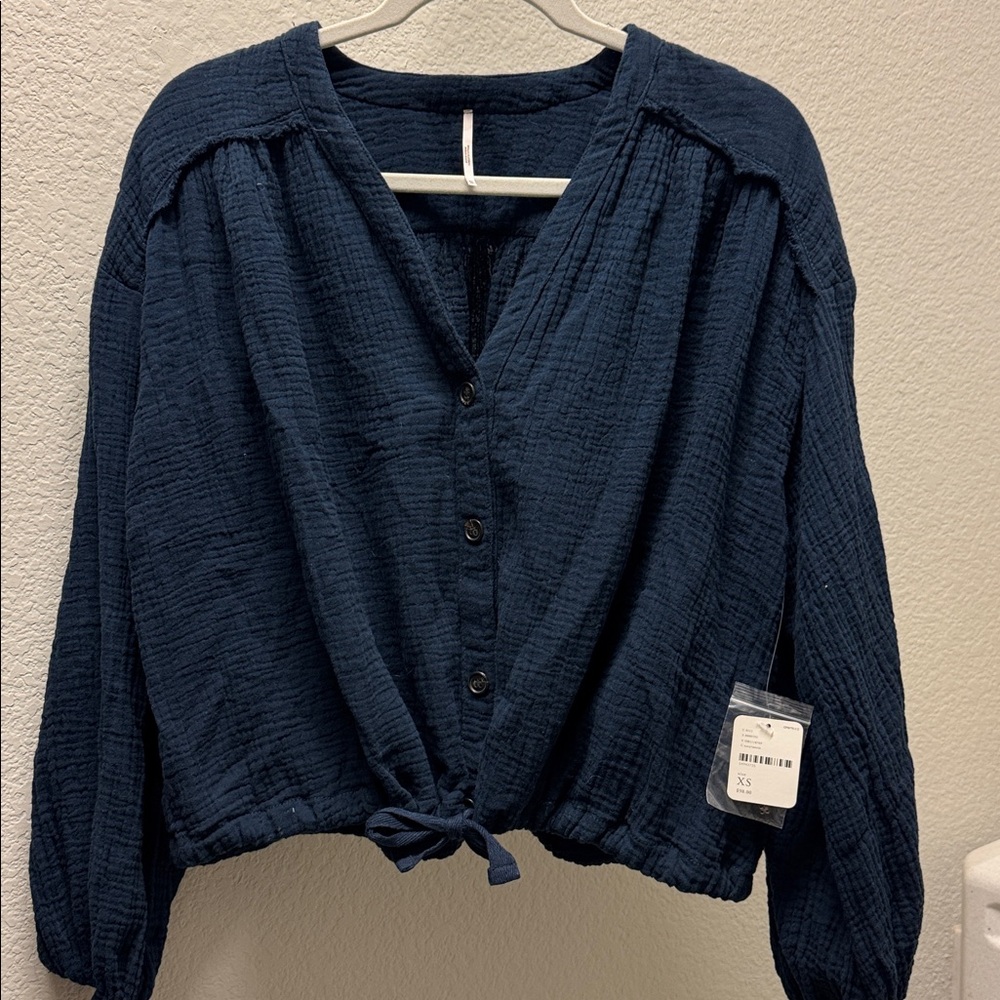 NWT! Retail $98
Free People cinch waist cotton button down. Women’s XS